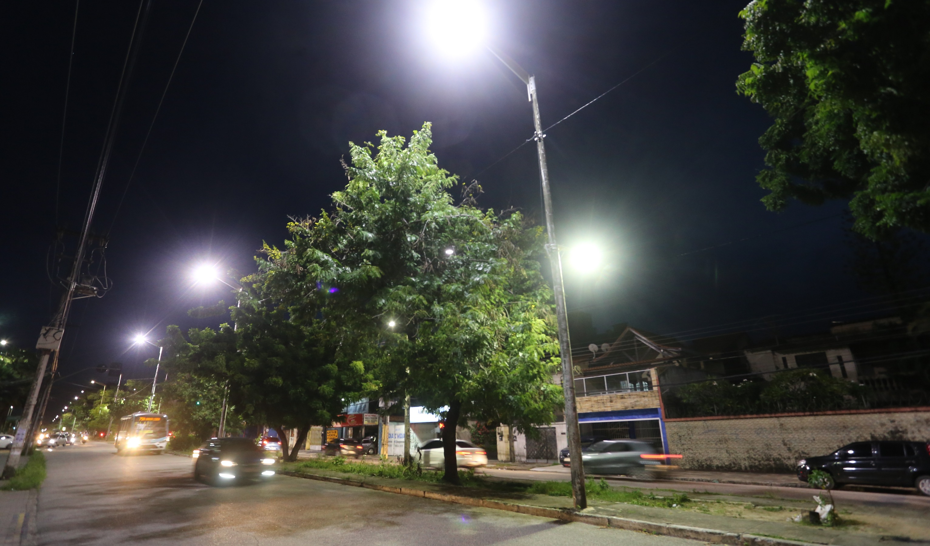 iluminação da av. lineu machado